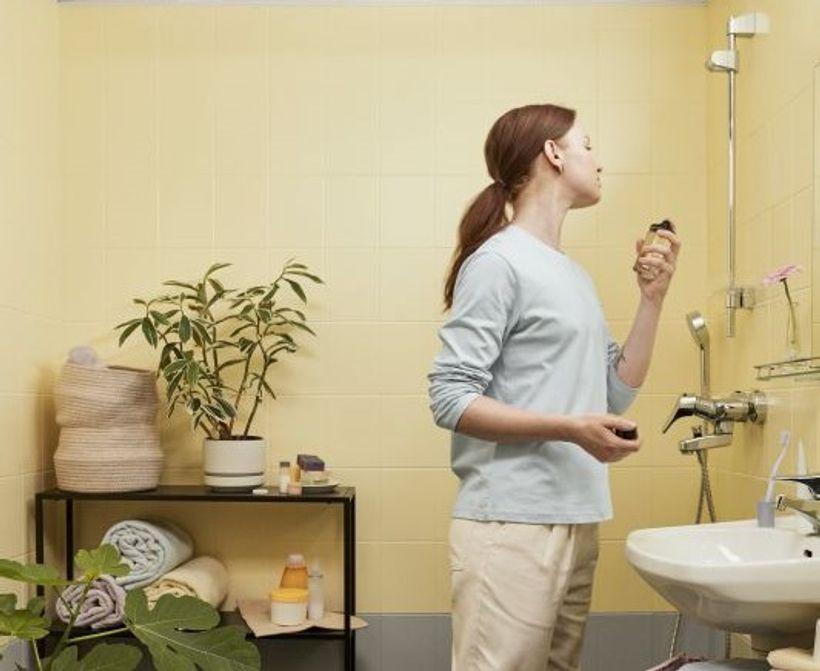 Chcete, aby vaša kúpeľňa pôsobila čisto a moderne? Začnite farbou. S dobrým náterom predídete plesniam, fľakom aj odlupovaniu.