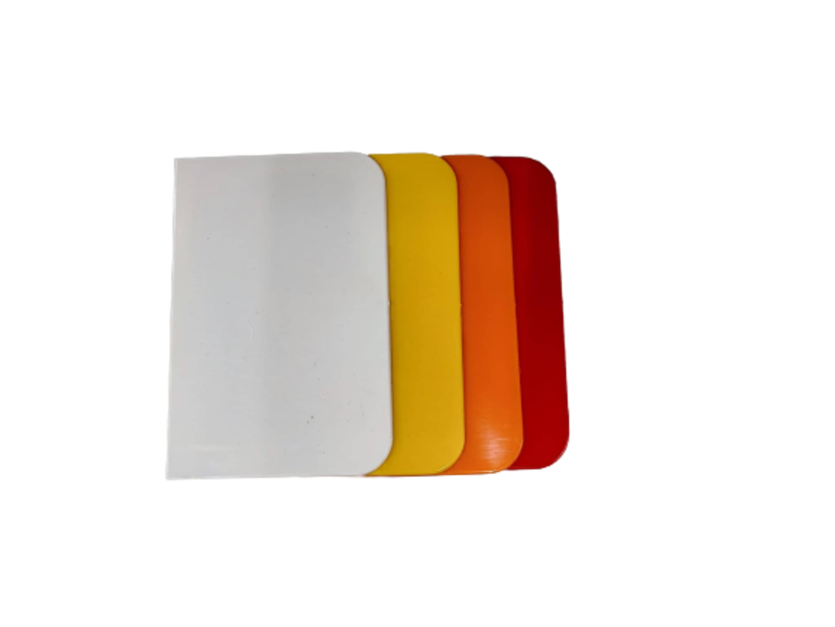 STIERKA NA TMEL - Plastová stierka na tmel. Rozmer 115x80mm.